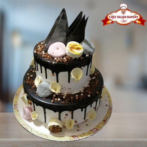 Heartshape Black Forest Cake 1.5 Kg, HeartShape Cake Delivery in Ahmedabad  – SendGifts Ahmedabad